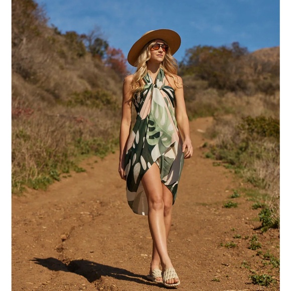 Victoria Wolf Ladies long sarong. - Picture 3 of 4